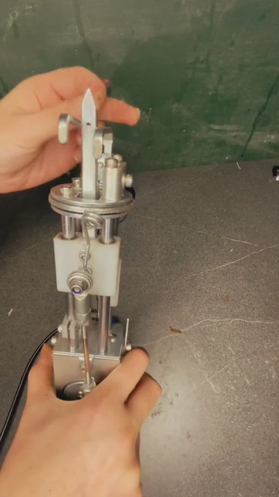 Tutoriel : enfiler le fil dans le tufting gun, machine éteinte, avec l'enfile-aiguille